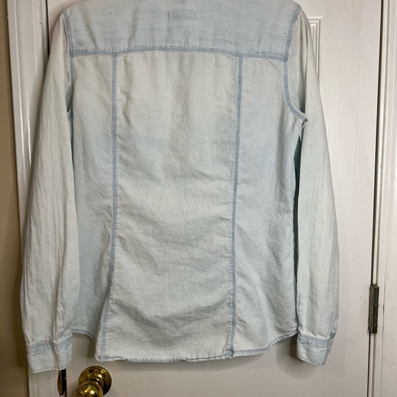 The Loft “softened” chambray light weight denim shirt Sz Medium - Picture 9 of 11